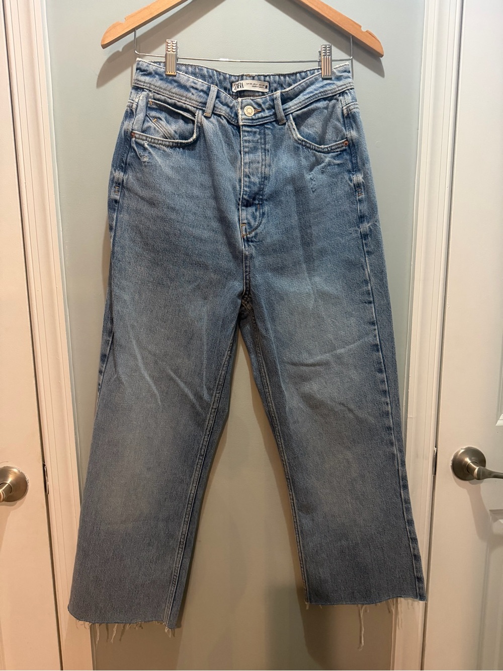 Zara Light Blue Cropped Ankle Jeans